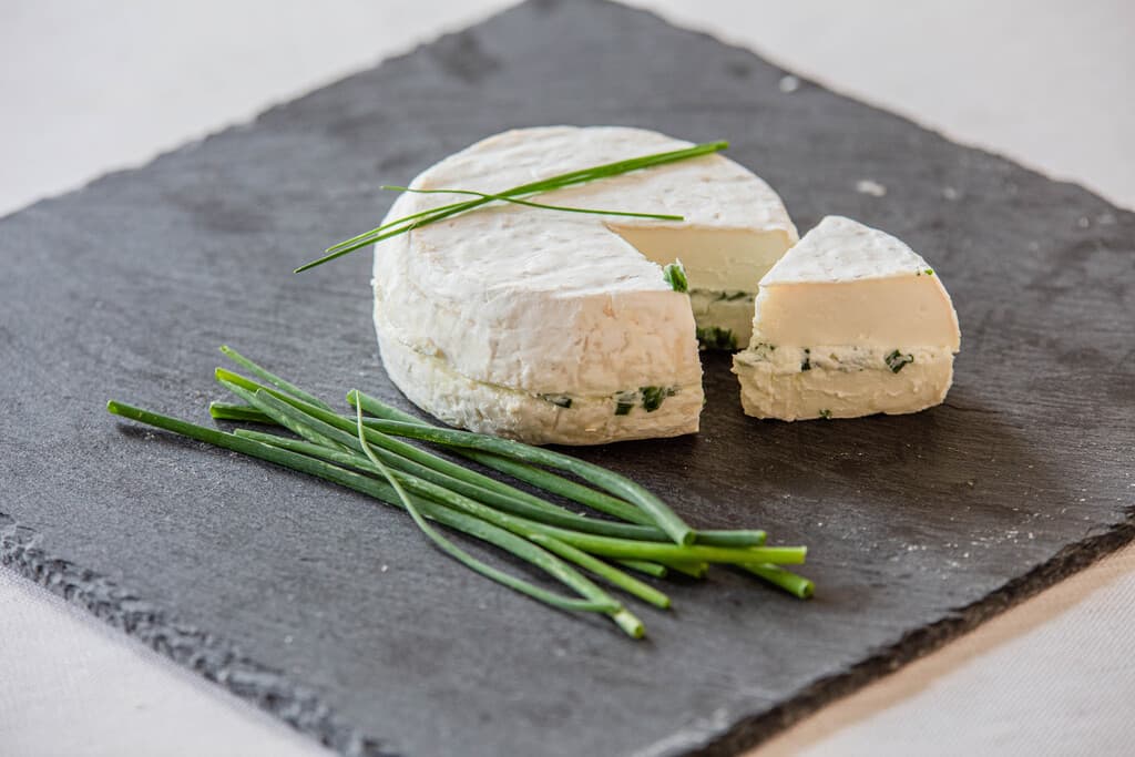 Camembert di bufala all'erba cipollina