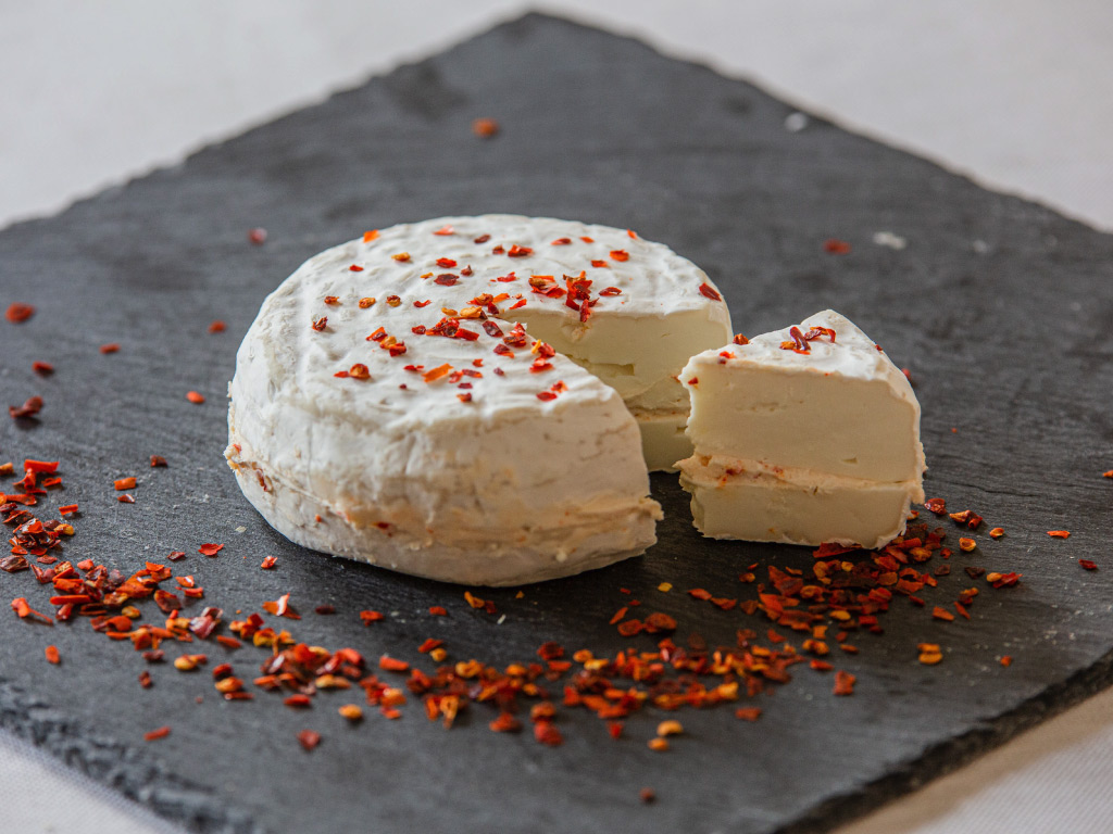 Camembert di bufala al peperoncino